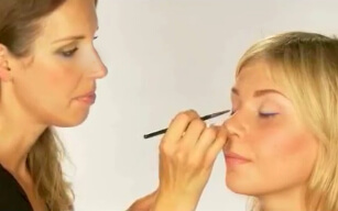 How to Wear Blue Eyeliner