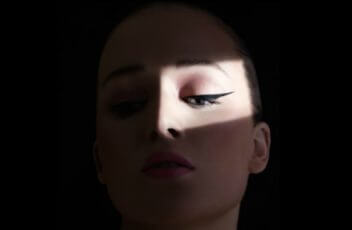 Keep Eyeliner from Smearing